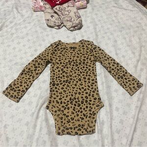 New born and 0 to 3 baby girl clothes